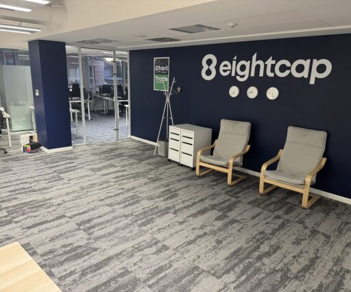 Офис EightCap