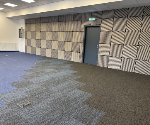 Монтаж на мокет и ламперия Kostal