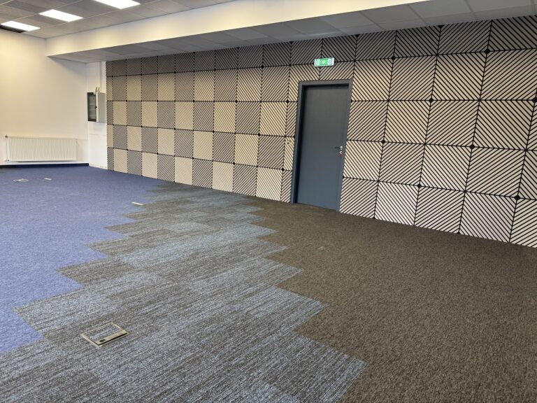 Монтаж на мокет и ламперия Kostal